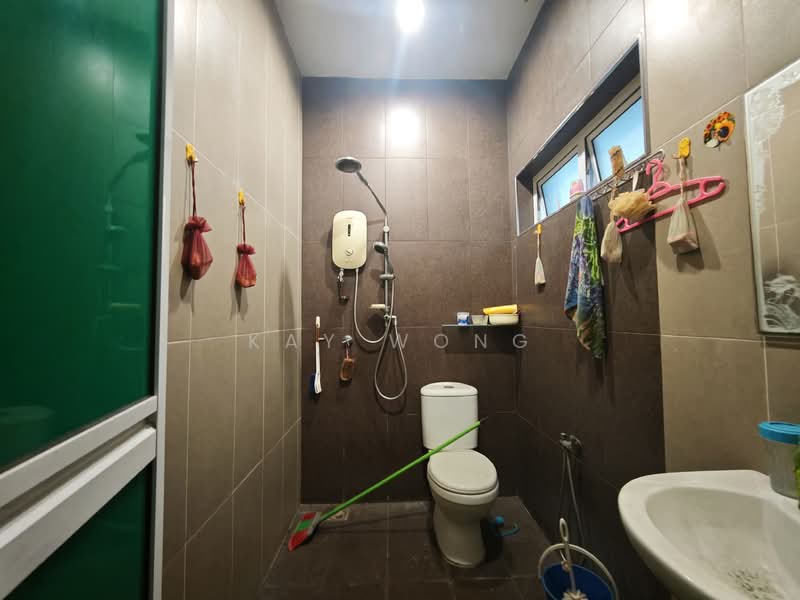 Semi-Detached House for Sale in Bukit Dumbar (Jelutong) - Kay Wong - Bathroom - PropertyGuru.com.my