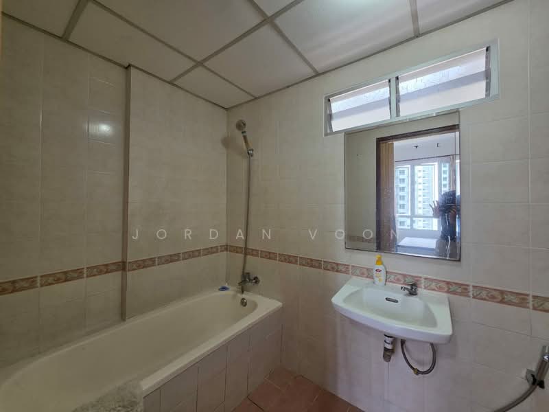 Putra Place Condominium untuk Untuk Disewa - RM 1,800 /bulan, Apr 2026 - Bathroom - PropertyGuru.com.my