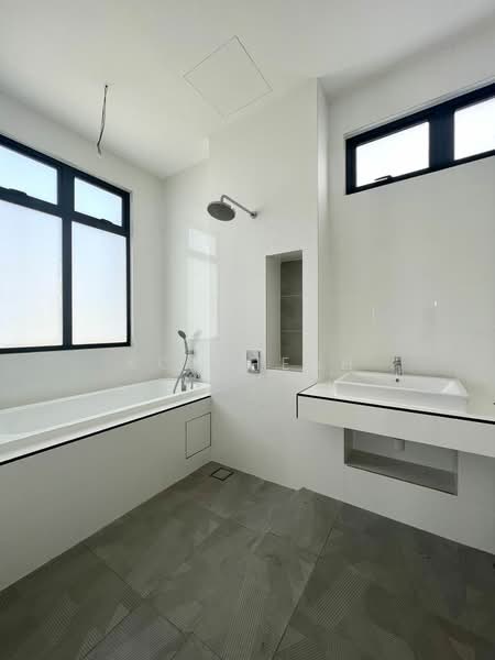 (ENDLOT - BUNGALOW) NORTON GARDEN untuk Untuk Disewa - RM 4,800 /bulan, Apr 2026 - Bathroom - PropertyGuru.com.my