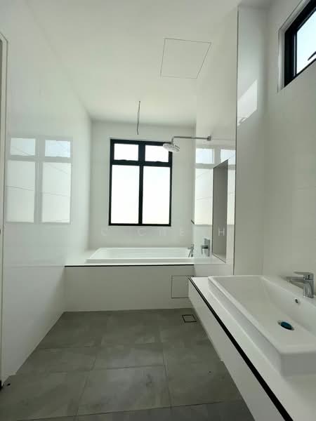 (ENDLOT - BUNGALOW) NORTON GARDEN untuk Untuk Disewa - RM 4,800 /bulan, Apr 2026 - Bathroom - PropertyGuru.com.my