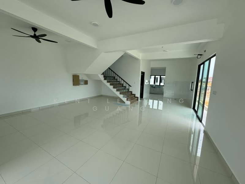 Rumah Teres 2 Tingkat untuk Dijual di Bukit Raja (Selangor) - Kent Lee Jing Guang - Living Room - PropertyGuru.com.my