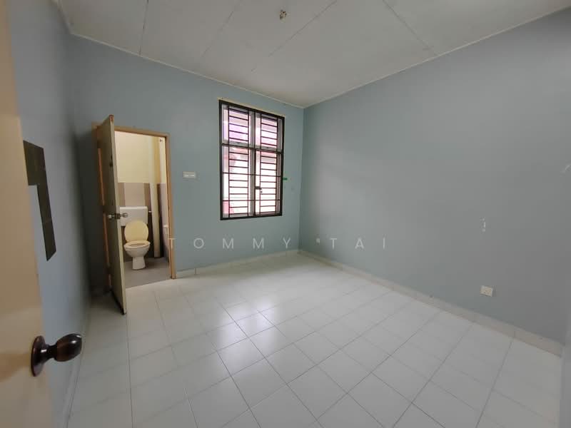 Bandar Putra Kulai Bandars Putras Kulais untuk Untuk Dijual - RM 488,000, Apr 2026 - Bathroom - PropertyGuru.com.my