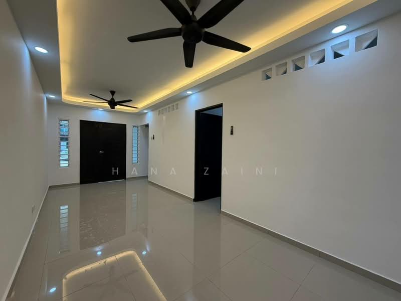 1-storey Terraced House for Sale in Taman Haji Hamzah Alang (Kapar) - Hana Zaini - Entrance - PropertyGuru.com.my