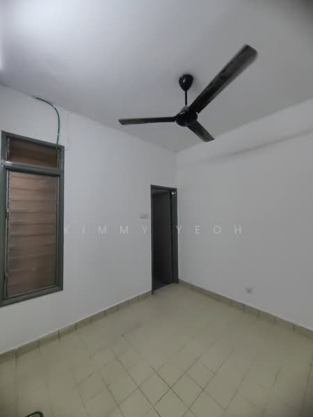 Terraced House for Sale in Bandar Botanic (Klang) - Kimmy Yeoh - Groud floor Guest Room with Bathroom  - PropertyGuru.com.my