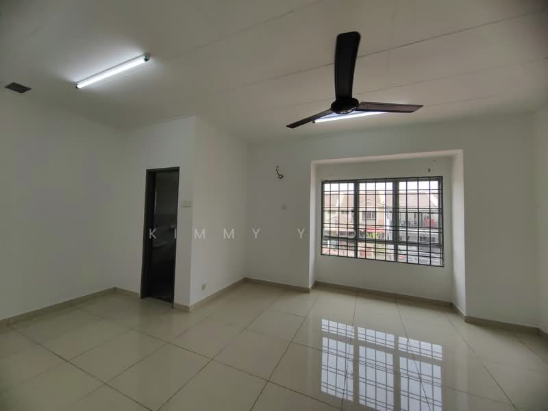 Terraced House for Sale in Bandar Botanic (Klang) - Kimmy Yeoh - Master room with toilet - PropertyGuru.com.my