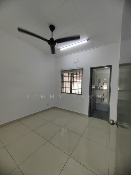 Terraced House for Sale in Bandar Botanic (Klang) - Kimmy Yeoh - 1st floor guest share toilet - PropertyGuru.com.my