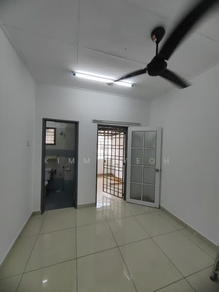 Terraced House for Sale in Bandar Botanic (Klang) - Kimmy Yeoh - 1st floor guest share toilet with extend - PropertyGuru.com.my