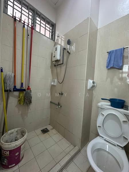 Semi-Detached House for Sale in Taman Bukit Jaya (Ulu Tiram) - Tommy Tai - Bathroom - PropertyGuru.com.my