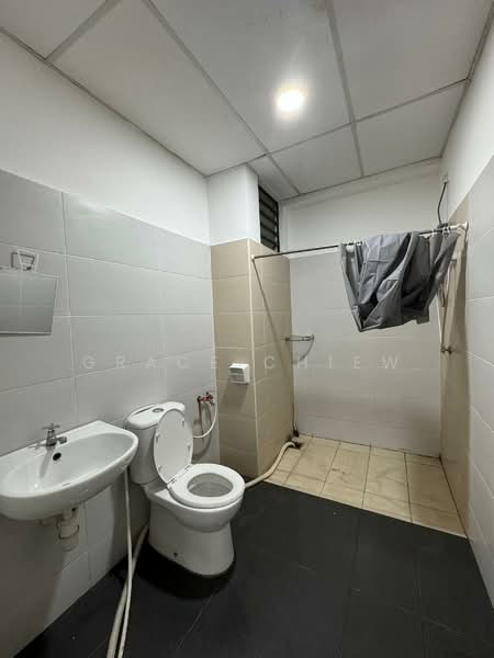 Akademik Suite untuk Untuk Disewa - RM 1,300 /bulan, Apr 2026 - Bathroom - PropertyGuru.com.my