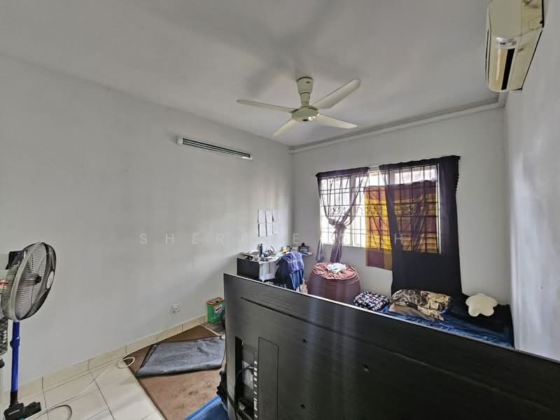 Apartment for Sale at Serdang Villa Apartment - Sherene Goh - Bedroom - PropertyGuru.com.my