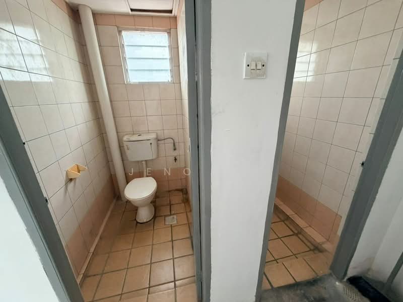 Kedai / Pejabat untuk Disewa di Kuching (Sarawak) - Jeno Tan - Bathroom - PropertyGuru.com.my