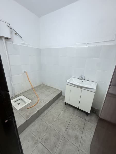 Banglo Komersial untuk Disewa di Johor Bahru (Johor) - Lilara Tiew - Bathroom - PropertyGuru.com.my