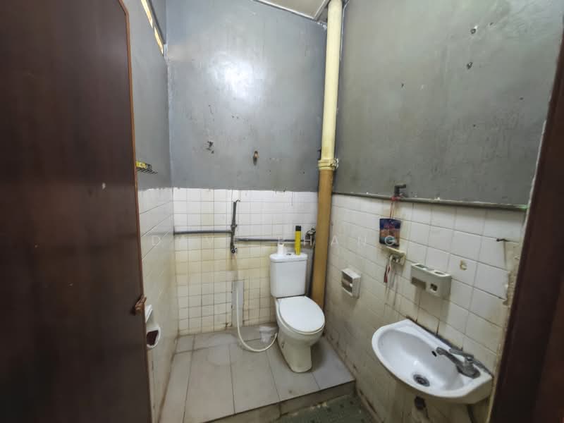Taman Bunga Raya untuk Untuk Disewa - RM 1,600 /bulan, Apr 2026 - Bathroom - PropertyGuru.com.my
