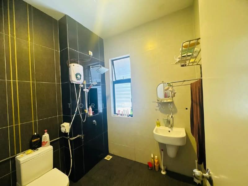 Semi-Detached House for Sale in Gelang Patah (Johor) - Tori Cheon - Bathroom - PropertyGuru.com.my