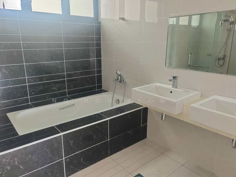 Semi-Detached House for Sale in Puchong (Selangor) - Ng Hon Keong - Bathroom - PropertyGuru.com.my