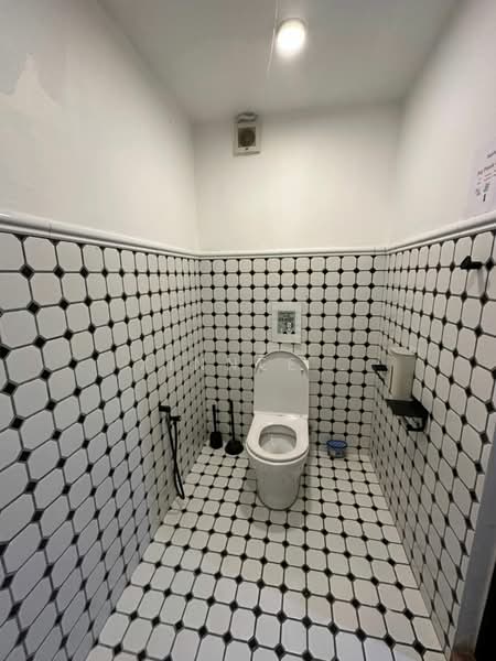 Shop / Office for Rent in Kampung Jawa Baru (George Town) - Xinnee . - Bathroom - PropertyGuru.com.my