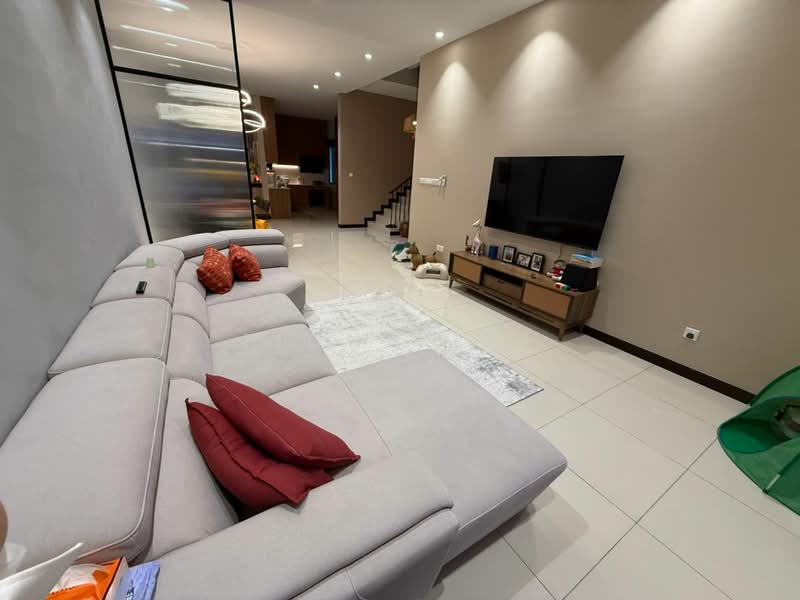 Semi-Detached House for Sale in Rawang (Selangor) - Fiona Lee - Living Room - PropertyGuru.com.my