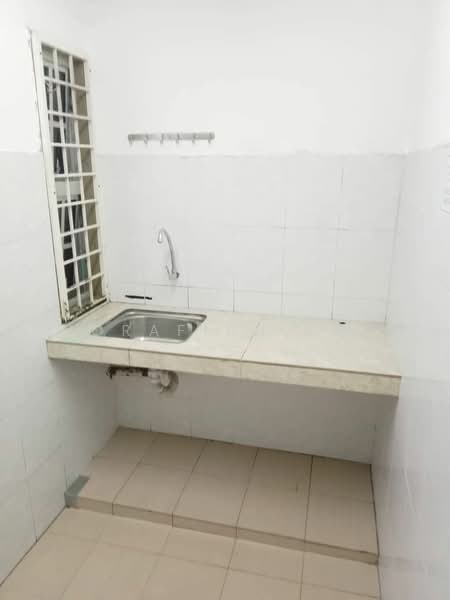Kelumpuk Dahlia / Melati untuk Untuk Dijual - RM 190,000, Apr 2026 - Kitchen - PropertyGuru.com.my