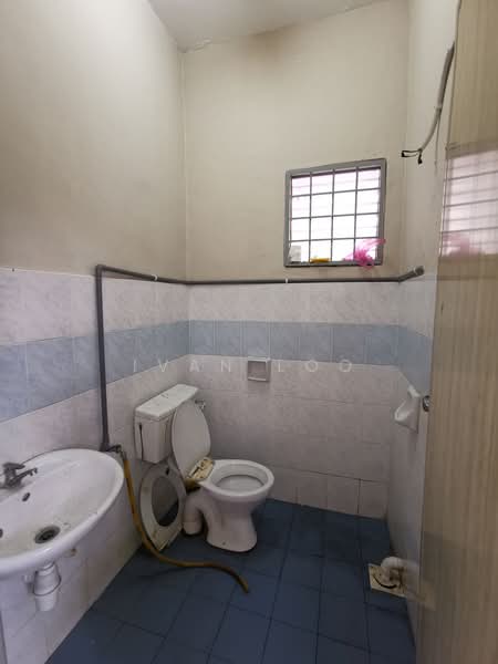 2.5-storey Terraced House for Sale in Saujana Damansara (Damansara Damai) - Ivan Loo - Bathroom - PropertyGuru.com.my