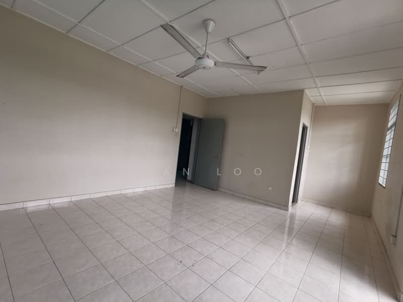 2.5-storey Terraced House for Sale in Saujana Damansara (Damansara Damai) - Ivan Loo - Living Room - PropertyGuru.com.my