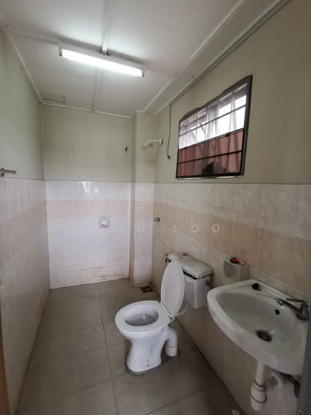 2.5-storey Terraced House for Sale in Saujana Damansara (Damansara Damai) - Ivan Loo - Bathroom - PropertyGuru.com.my