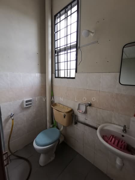 2.5-storey Terraced House for Sale in Saujana Damansara (Damansara Damai) - Ivan Loo - Bathroom - PropertyGuru.com.my