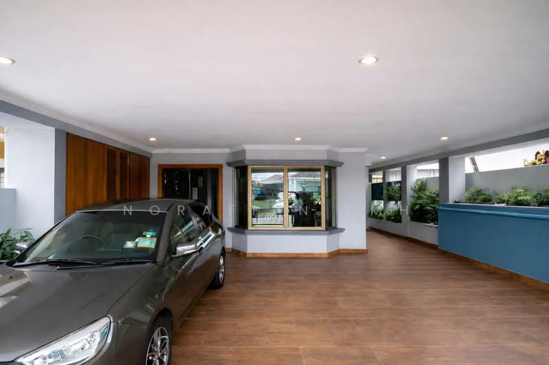 Semi-Detached House for Sale in Bandar Putra Permai (Seri Kembangan) - Norafian SMH - Car Park - PropertyGuru.com.my