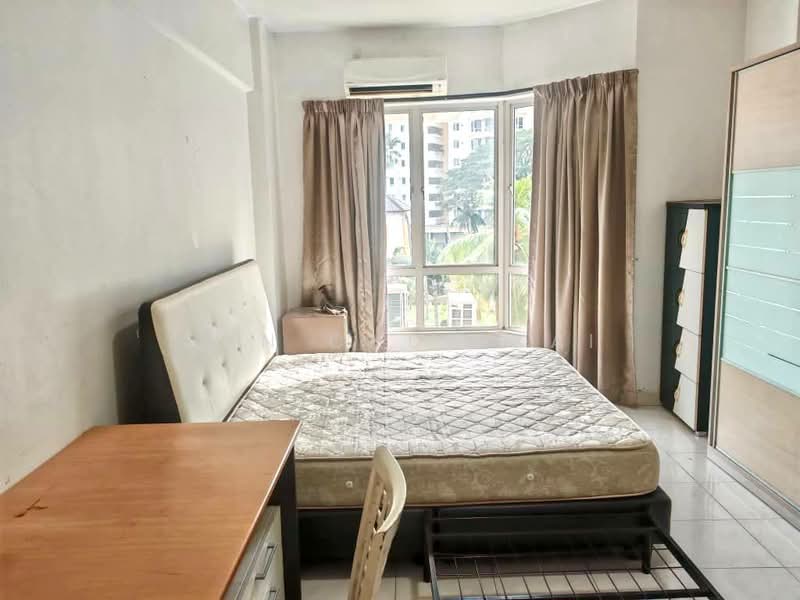 Gold Coast Resort Condominium untuk Untuk Disewa - RM 2,000 /bulan, Apr 2026 - Bedroom - PropertyGuru.com.my