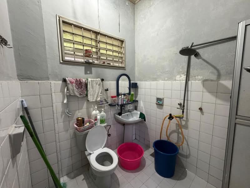 2-storey Terraced House for Sale in Skudai (Johor) - Meng . - Bathroom - PropertyGuru.com.my