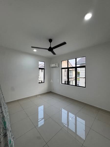 Untuk Disewa - Ixora