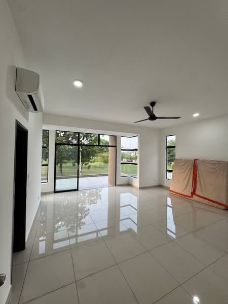 Untuk Disewa - Ixora