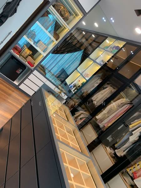 Nusa Duta untuk Untuk Dijual - RM 2,000,000, Apr 2026 - Walk in wardrobe - PropertyGuru.com.my