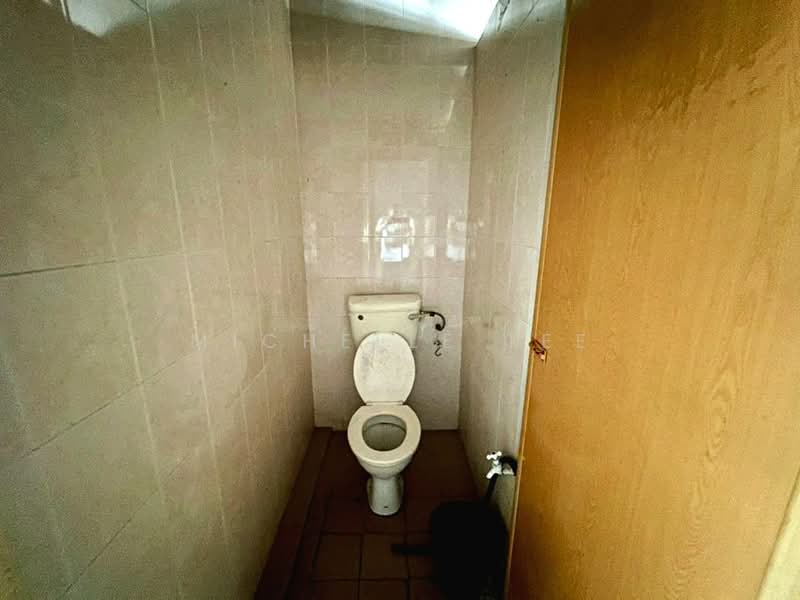 Shop / Office for Rent in Taman Pendamar Indah (Klang) - Michelle Tee - Bathroom - PropertyGuru.com.my