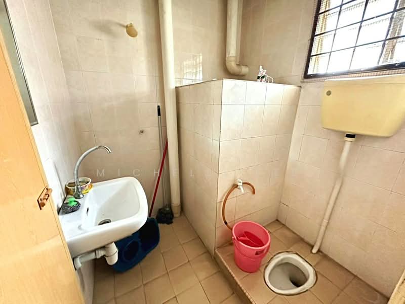 Shop / Office for Rent in Taman Pendamar Indah (Klang) - Michelle Tee - Bathroom - PropertyGuru.com.my