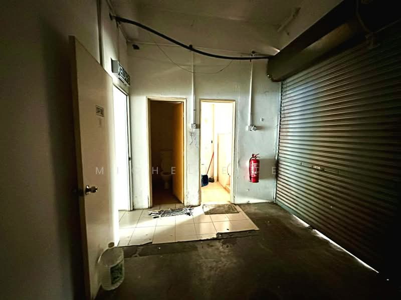 Shop / Office for Rent in Taman Pendamar Indah (Klang) - Michelle Tee - Bathroom - PropertyGuru.com.my