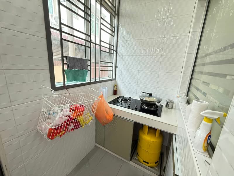 Taman Bukit Piatu Mutiara untuk Untuk Dijual - RM 528,000, Apr 2026 - Kitchen - PropertyGuru.com.my