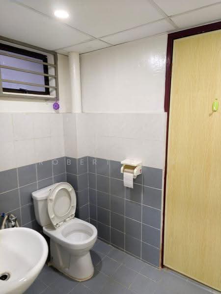 Pangsapuri untuk Disewa di Supreme Apartment - Robert Phua - Bathroom - PropertyGuru.com.my