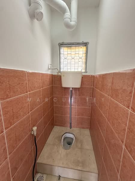 Taman Flora Utama untuk Untuk Dijual - RM 160,000, Apr 2026 - Bathroom - PropertyGuru.com.my