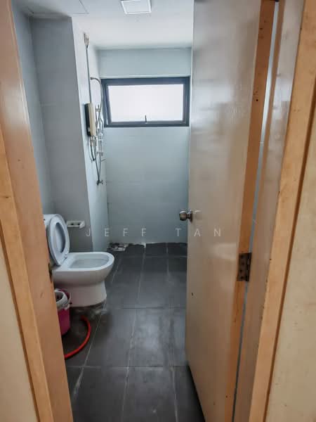 Service Residence for Sale at Sk One Residence - Jeff Tan - Bathroom - PropertyGuru.com.my