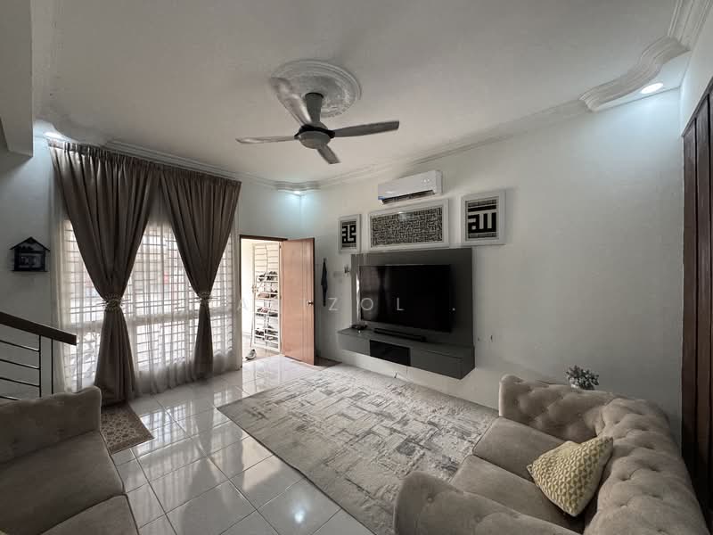 2-storey Terraced House for Sale in Sepang (Selangor) - Azizol . - Living Room - PropertyGuru.com.my