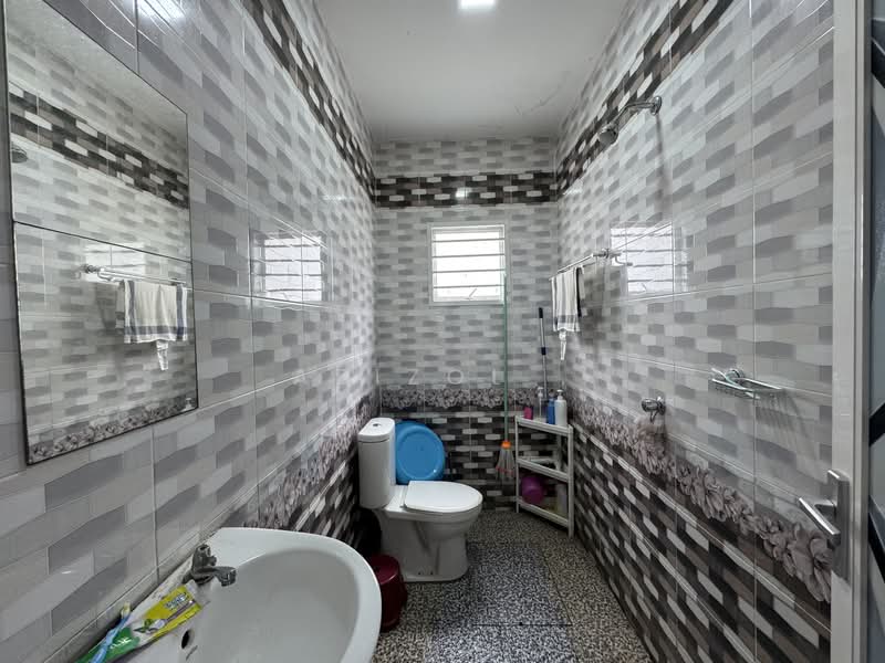 2-storey Terraced House for Sale in Sepang (Selangor) - Azizol . - Bathroom - PropertyGuru.com.my