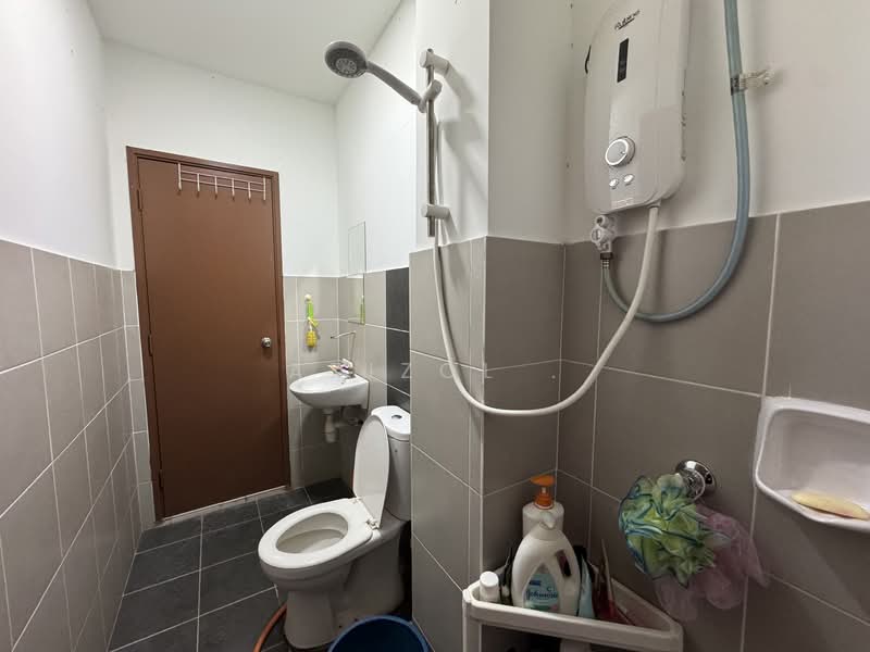 2-storey Terraced House for Sale in Sepang (Selangor) - Azizol . - Bathroom - PropertyGuru.com.my