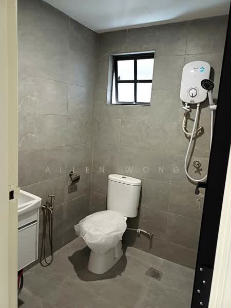 Newly Renovated Common Bathroom