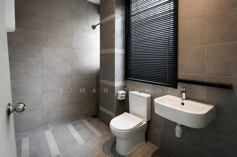 2-storey Terraced House for Sale in Bandar Rimbayu (Telok Panglima Garang) - AIMAN ZUHDI - Bathroom - PropertyGuru.com.my