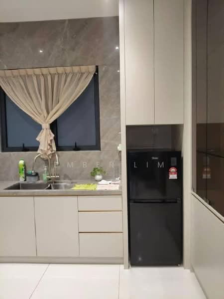 Condominium for Rent at Amberside @ Country Garden Danga Bay - Ember Lim - Kitchen - PropertyGuru.com.my