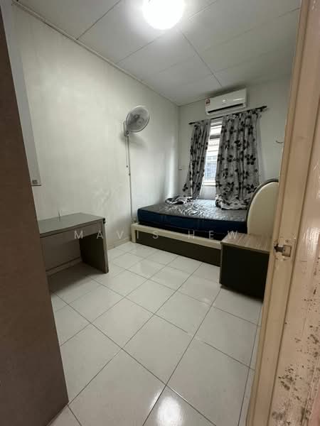 2-storey Terraced House for Rent in Taman Mount Austin (Tebrau) - Mavis Hew - Bedroom - PropertyGuru.com.my