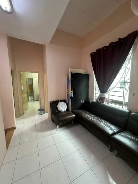 2-storey Terraced House for Rent in Taman Mount Austin (Tebrau) - Mavis Hew - Living Room - PropertyGuru.com.my