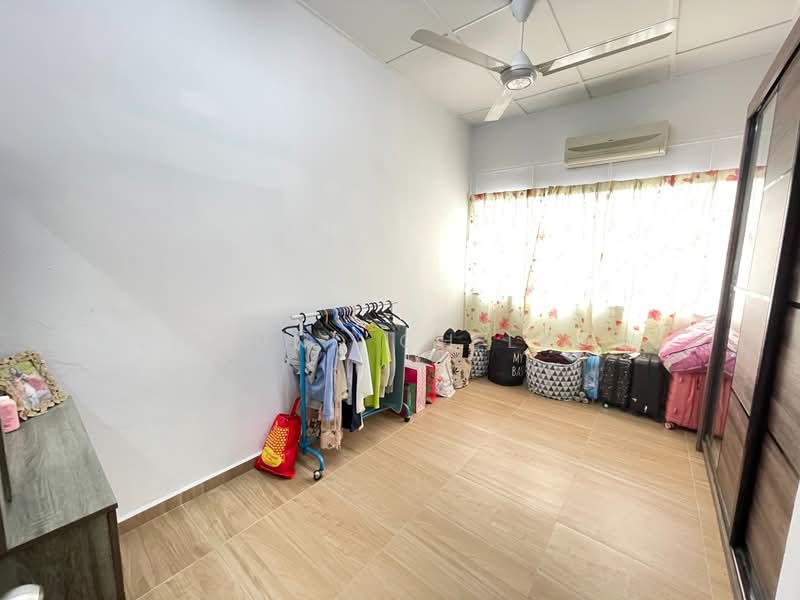 Rumah Teres untuk Dijual di Taman Selayang Utama (Selayang) - Edmund CH Leow - Bedroom - PropertyGuru.com.my