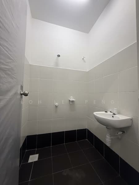 Pangsapuri Flora Indah untuk Untuk Disewa - RM 1,000 /bulan, Apr 2026 - Bathroom - PropertyGuru.com.my