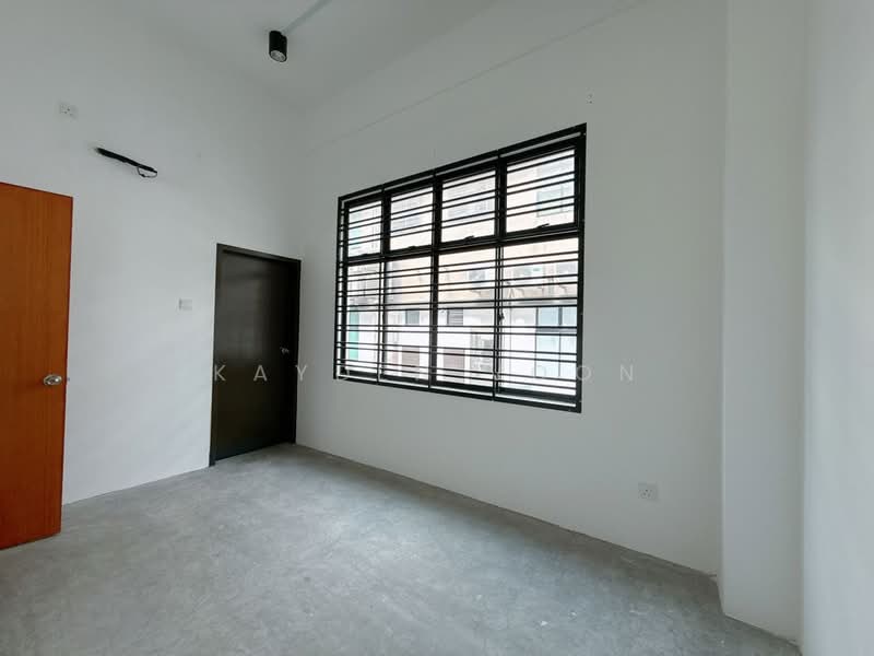 Pelangi Indah Jalan Cantik 20 Three Storey Shop lot ground floor untuk Untuk Disewa - RM 4,200 /bulan, Apr 2026 - Interior - PropertyGuru.com.my